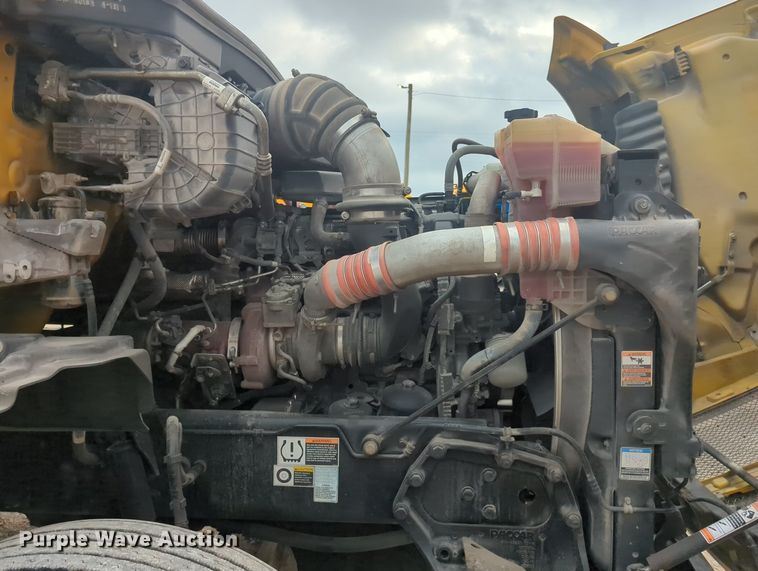 image for item MX9528 2019 Kenworth T680  semi truck