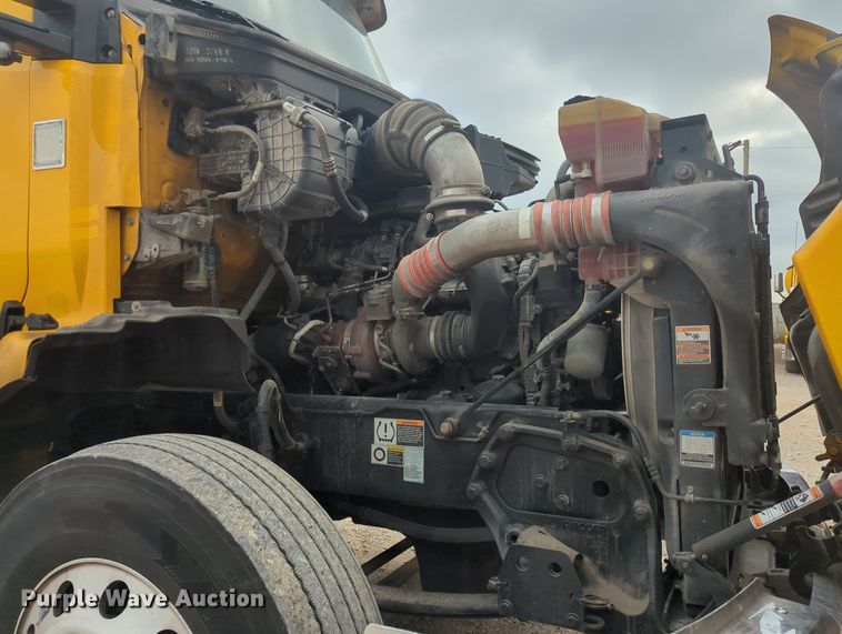 image for item MX9528 2019 Kenworth T680  semi truck