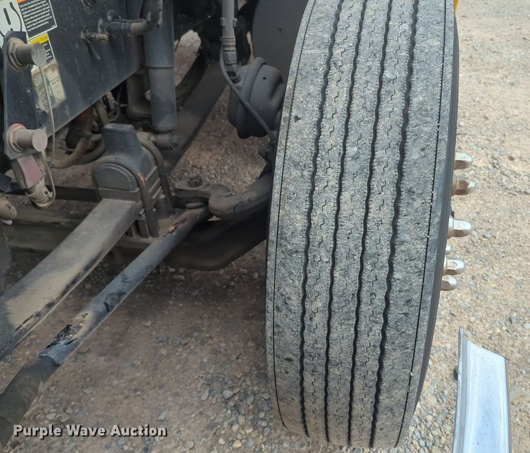 image for item MX9528 2019 Kenworth T680  semi truck