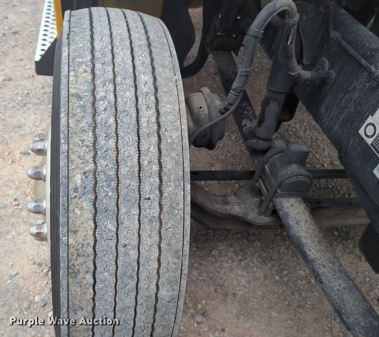 image for item MX9528 2019 Kenworth T680  semi truck