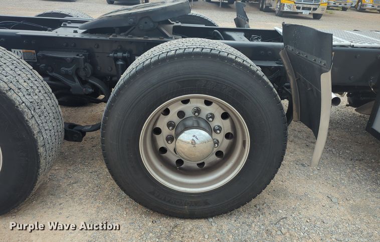 image for item MX9528 2019 Kenworth T680  semi truck