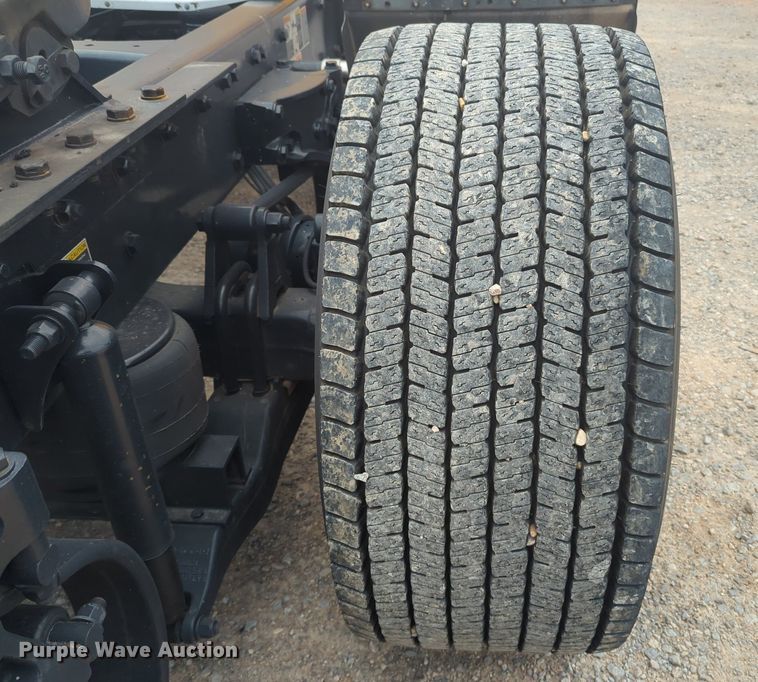 image for item MX9528 2019 Kenworth T680  semi truck