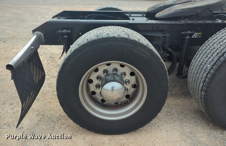 image for item MX9528 2019 Kenworth T680  semi truck