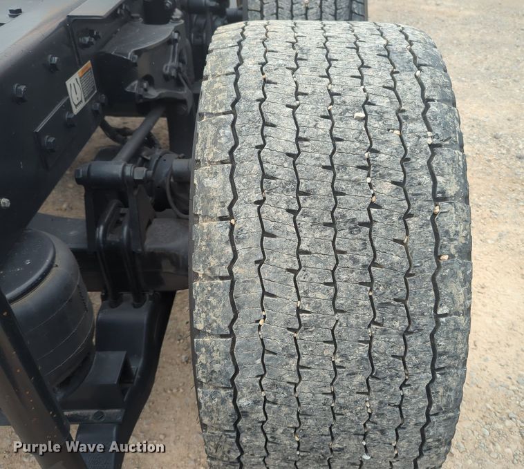 image for item MX9528 2019 Kenworth T680  semi truck