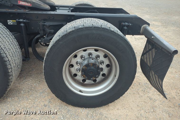 image for item MX9528 2019 Kenworth T680  semi truck