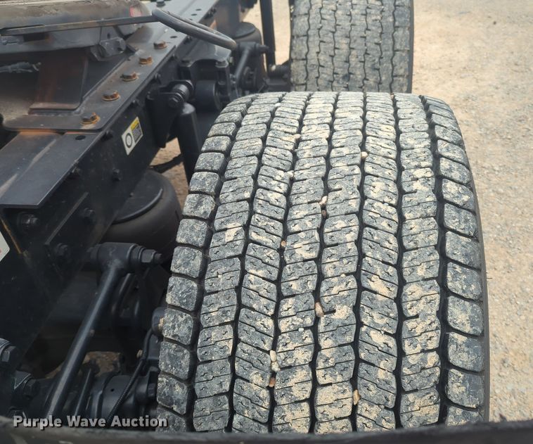 image for item MX9528 2019 Kenworth T680  semi truck