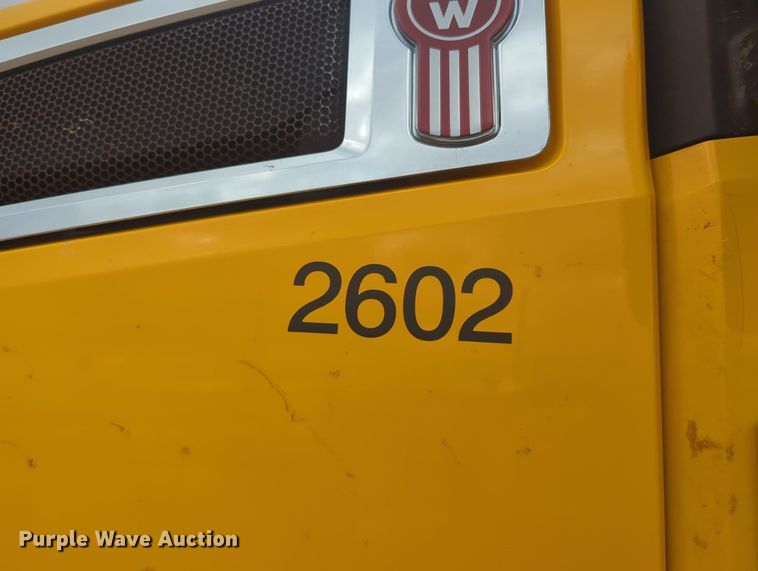 image for item MX9528 2019 Kenworth T680  semi truck