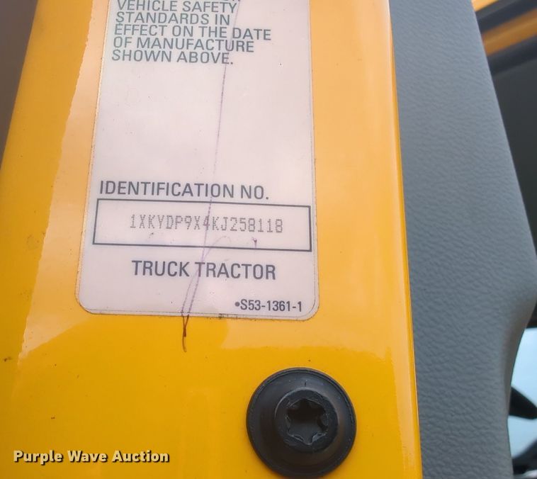 image for item MX9528 2019 Kenworth T680  semi truck