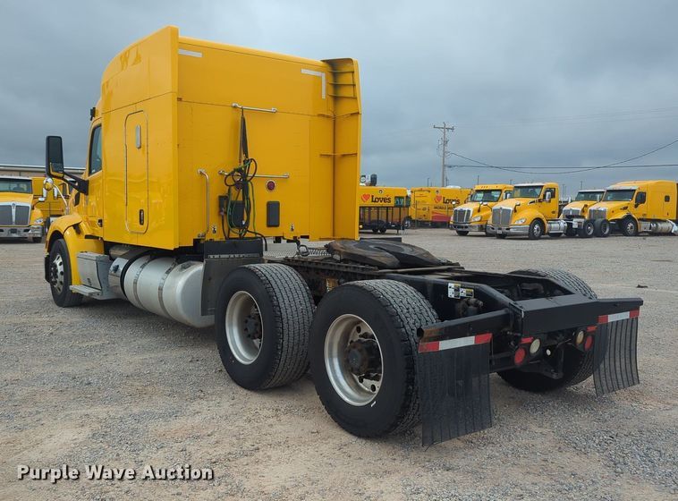 image for item MX9529 2015 Peterbilt 579  semi truck