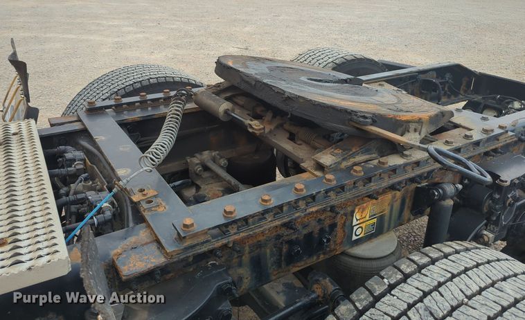 image for item MX9529 2015 Peterbilt 579  semi truck