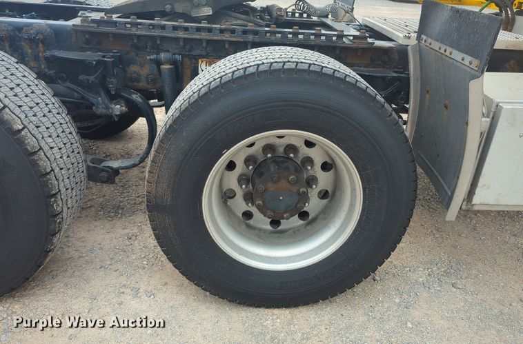 image for item MX9529 2015 Peterbilt 579  semi truck