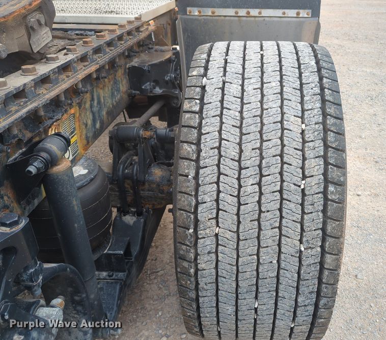 image for item MX9529 2015 Peterbilt 579  semi truck