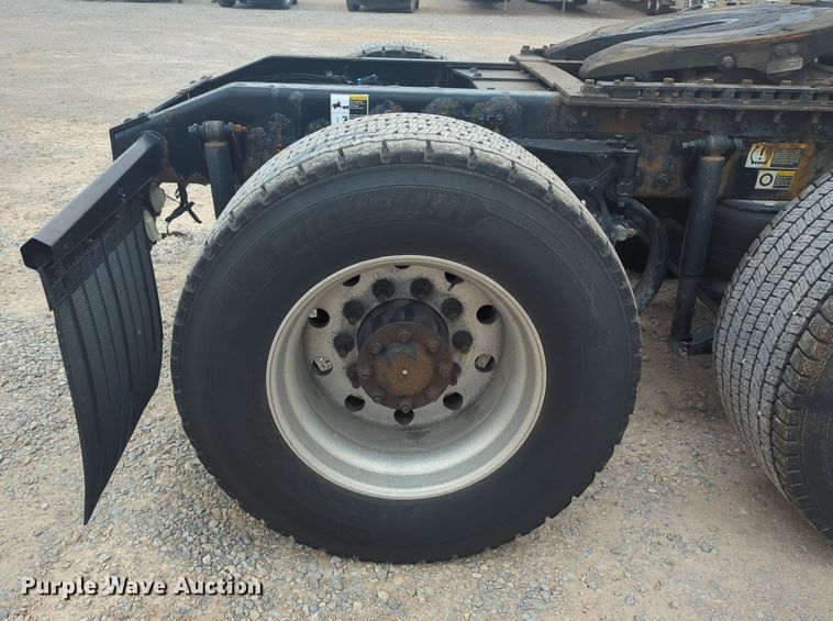 image for item MX9529 2015 Peterbilt 579  semi truck