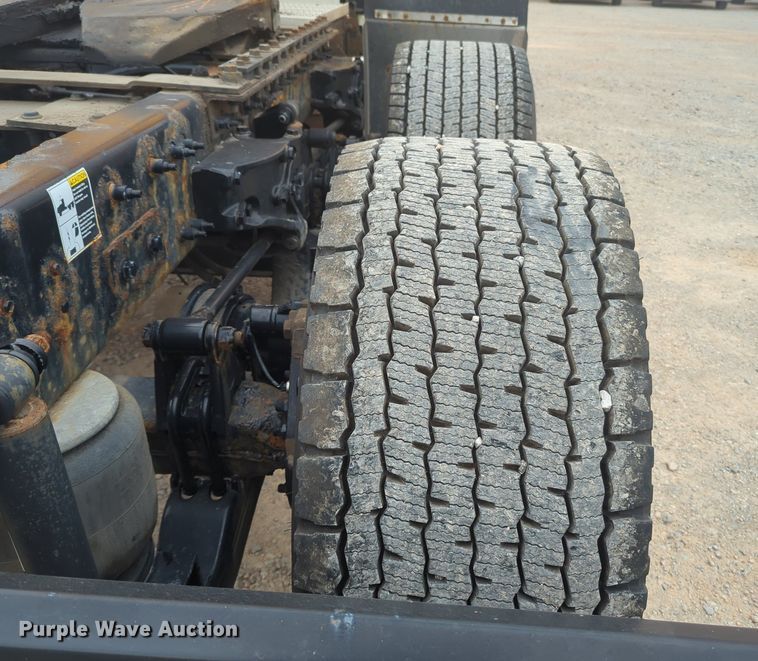 image for item MX9529 2015 Peterbilt 579  semi truck