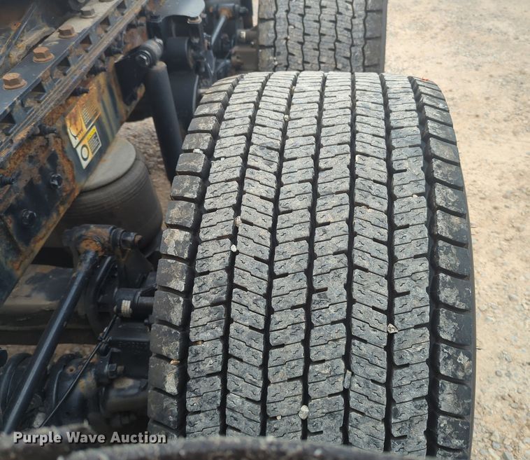 image for item MX9529 2015 Peterbilt 579  semi truck