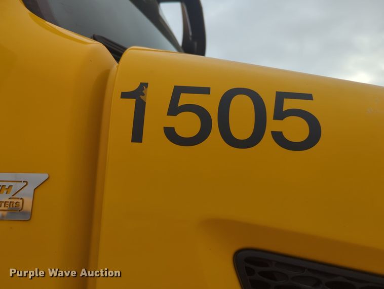 image for item MX9529 2015 Peterbilt 579  semi truck