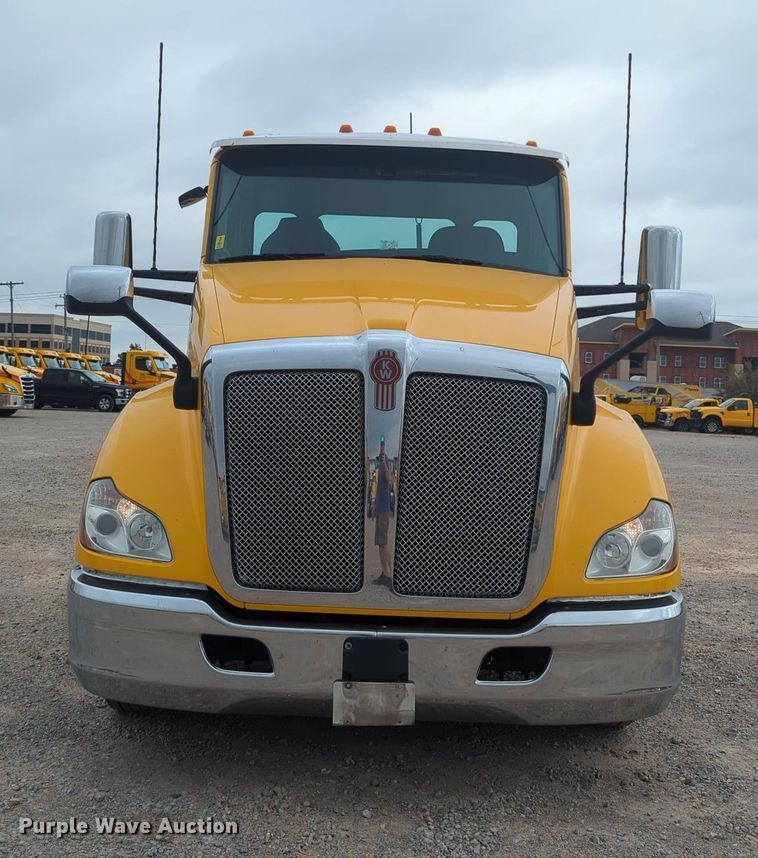 image for item MX9530 2020 Kenworth T680  semi truck