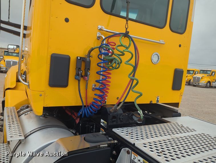 image for item MX9530 2020 Kenworth T680  semi truck