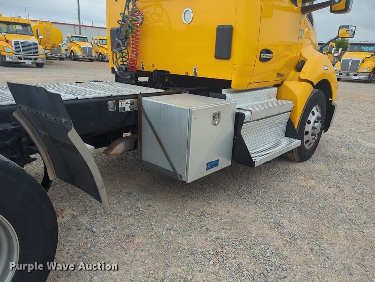 image for item MX9530 2020 Kenworth T680  semi truck