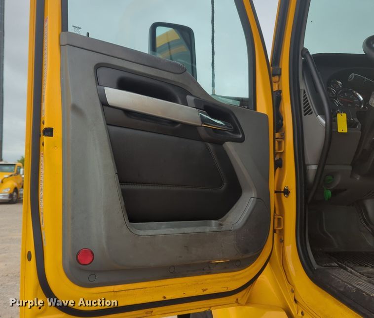 image for item MX9530 2020 Kenworth T680  semi truck