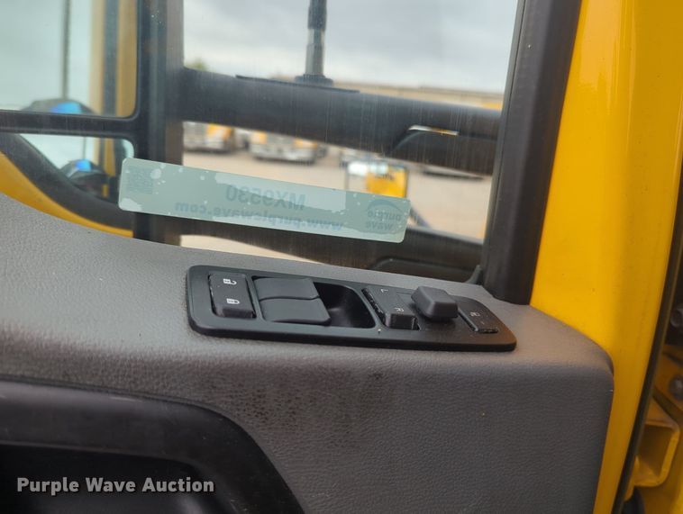 image for item MX9530 2020 Kenworth T680  semi truck