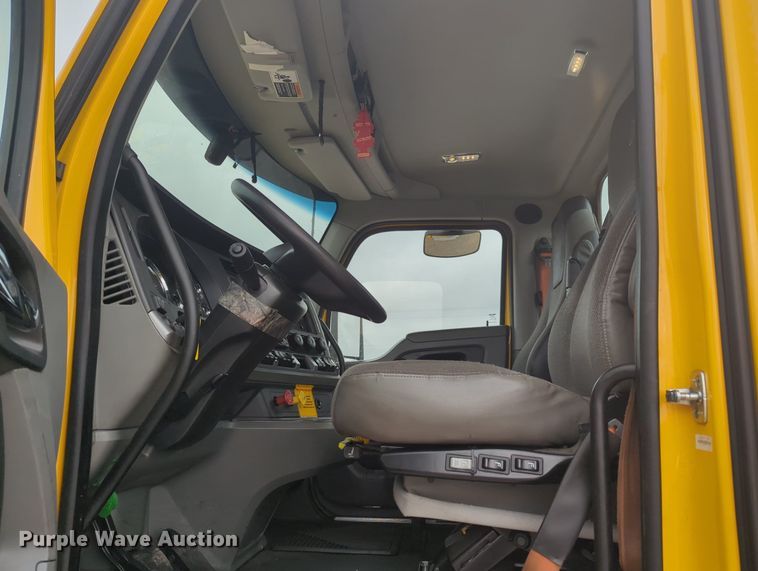 image for item MX9530 2020 Kenworth T680  semi truck