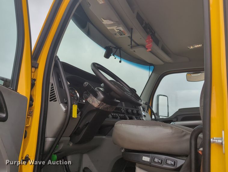 image for item MX9530 2020 Kenworth T680  semi truck