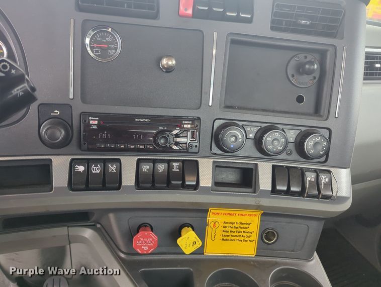 image for item MX9530 2020 Kenworth T680  semi truck