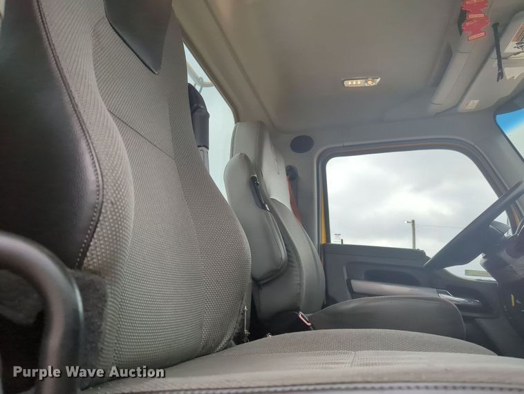 image for item MX9530 2020 Kenworth T680  semi truck