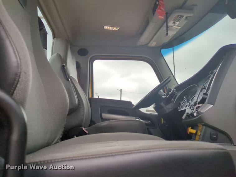 image for item MX9530 2020 Kenworth T680  semi truck