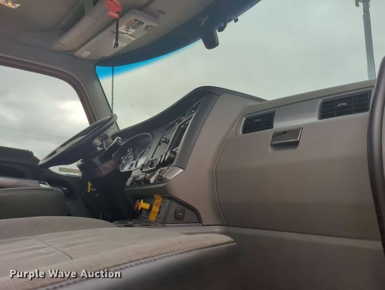 image for item MX9530 2020 Kenworth T680  semi truck