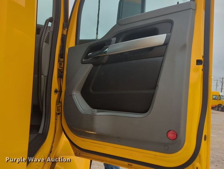 image for item MX9530 2020 Kenworth T680  semi truck