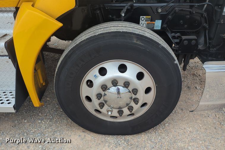 image for item MX9530 2020 Kenworth T680  semi truck