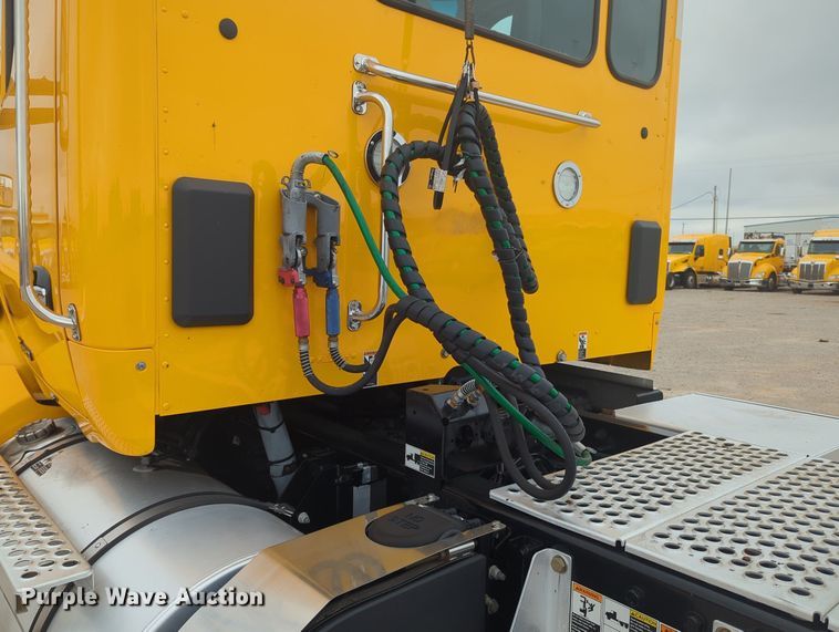 image for item MX9531 2020 Kenworth T680  semi truck