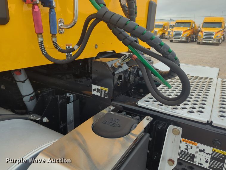 image for item MX9531 2020 Kenworth T680  semi truck