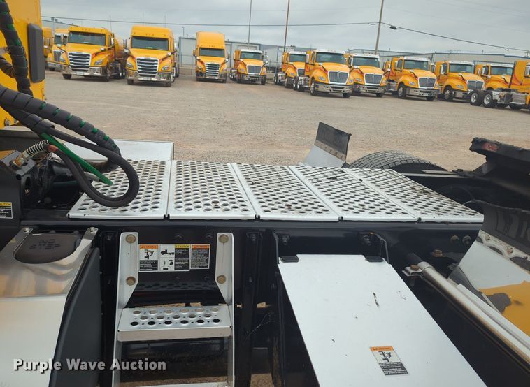 image for item MX9531 2020 Kenworth T680  semi truck