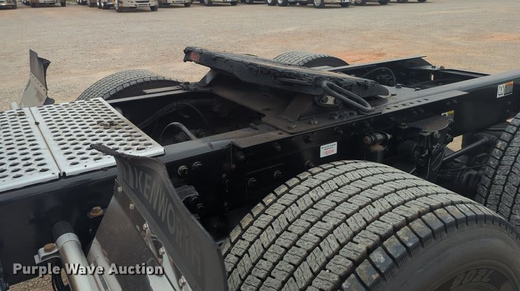 image for item MX9531 2020 Kenworth T680  semi truck