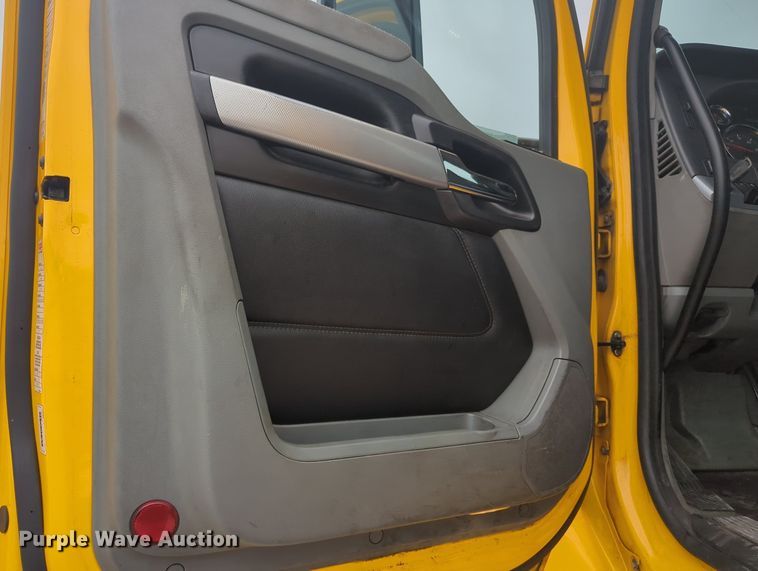 image for item MX9531 2020 Kenworth T680  semi truck