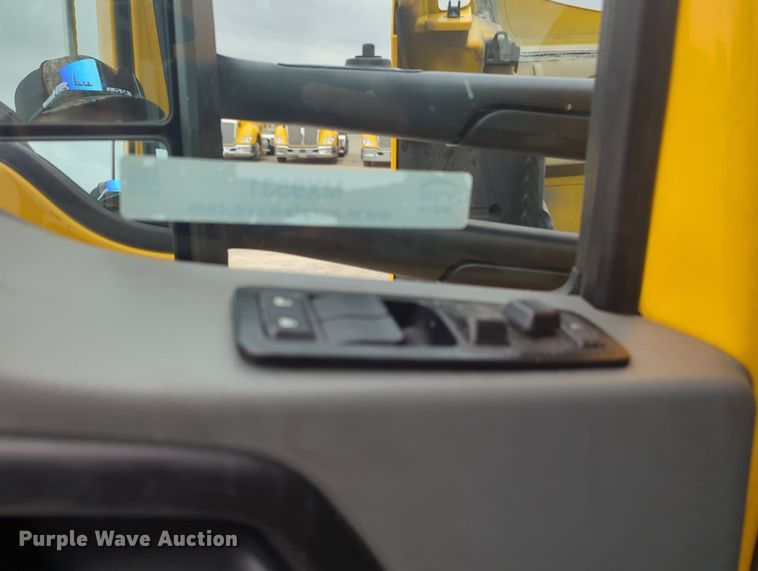 image for item MX9531 2020 Kenworth T680  semi truck