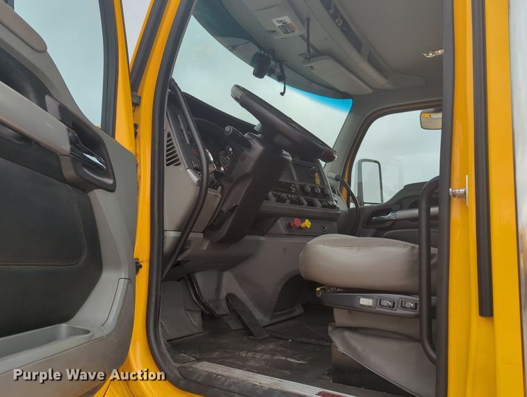 image for item MX9531 2020 Kenworth T680  semi truck