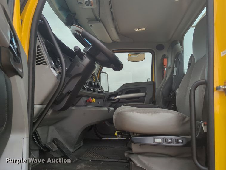 image for item MX9531 2020 Kenworth T680  semi truck