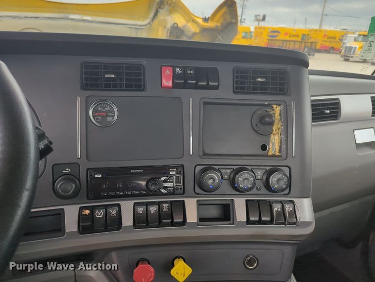 image for item MX9531 2020 Kenworth T680  semi truck