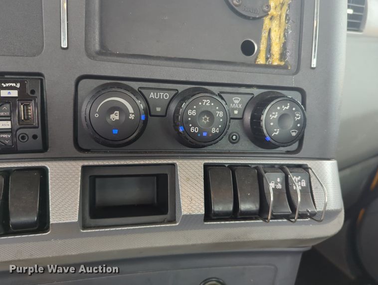 image for item MX9531 2020 Kenworth T680  semi truck