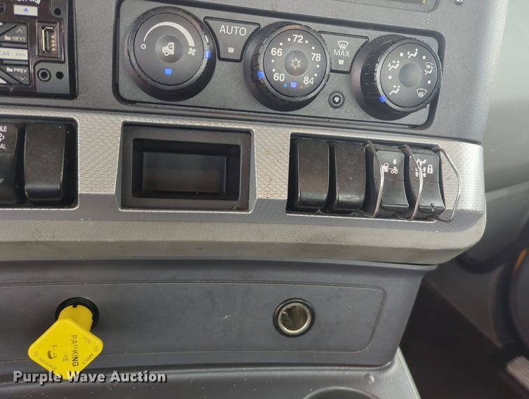 image for item MX9531 2020 Kenworth T680  semi truck