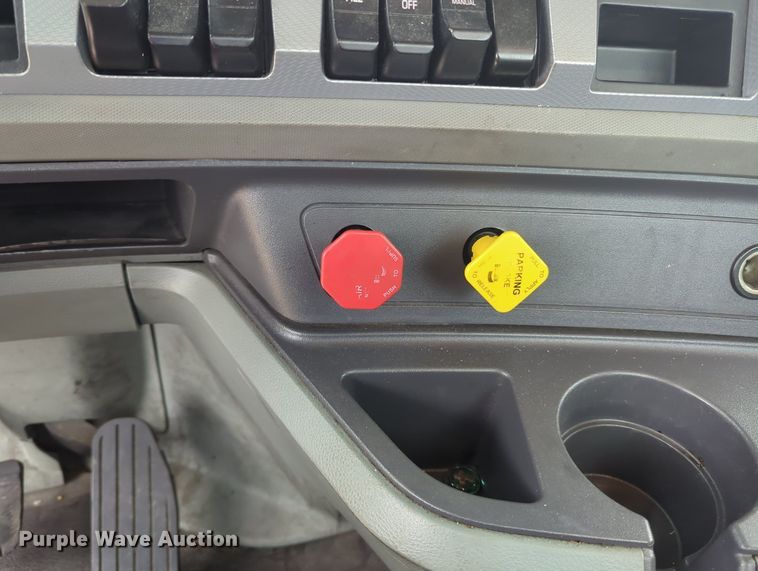 image for item MX9531 2020 Kenworth T680  semi truck