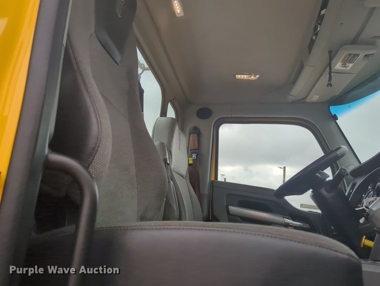 image for item MX9531 2020 Kenworth T680  semi truck