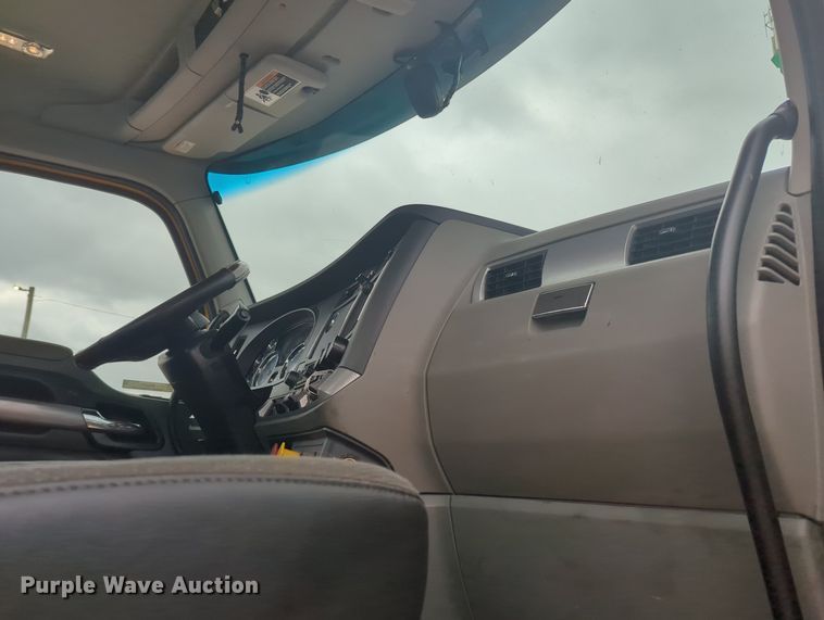 image for item MX9531 2020 Kenworth T680  semi truck