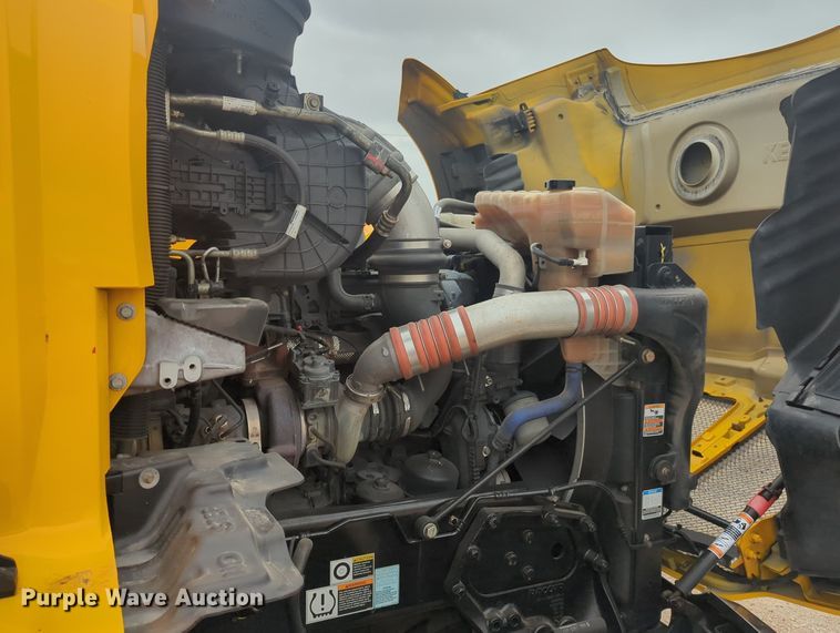 image for item MX9531 2020 Kenworth T680  semi truck