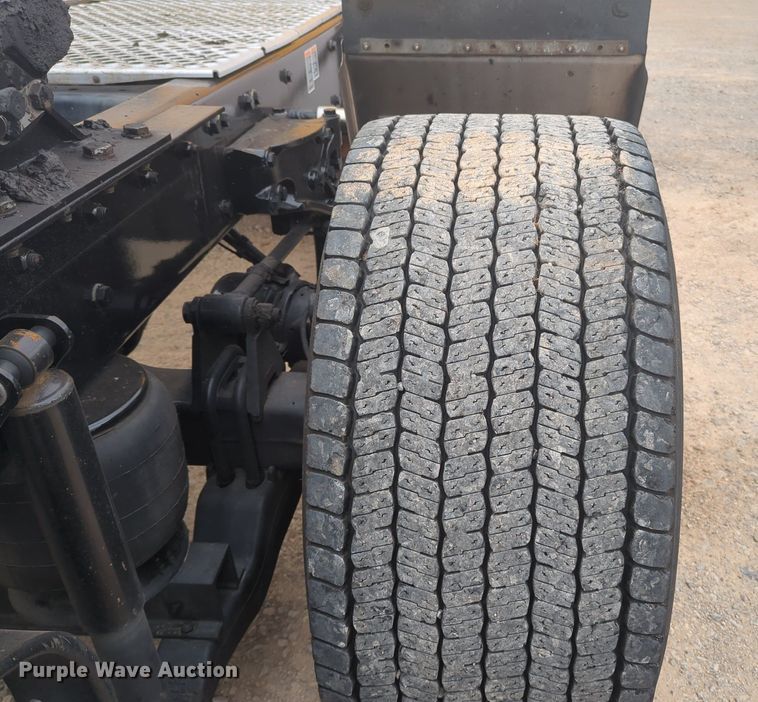 image for item MX9531 2020 Kenworth T680  semi truck