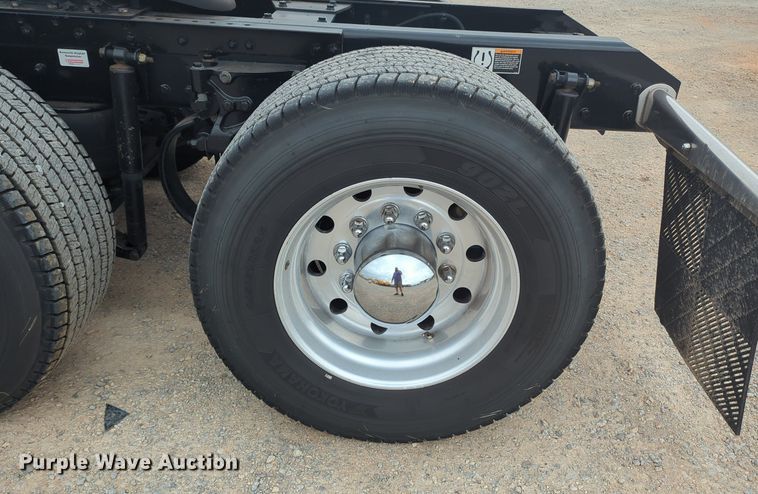 image for item MX9531 2020 Kenworth T680  semi truck